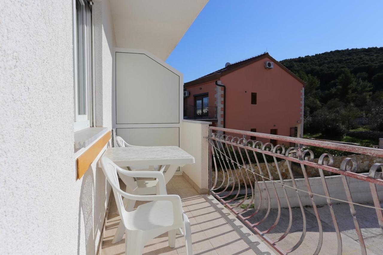Apartments By The Sea Slatine, Ciovo - 14541 מראה חיצוני תמונה